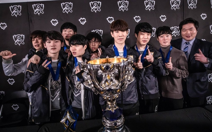 然被具备冠 然被具备冠